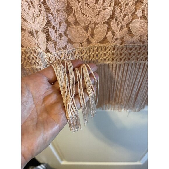 Gimmicks by BKE Pink Crochet Lace Boho Fringe Sleeveless top M Floral Trim NWOT - Picture 7 of 8